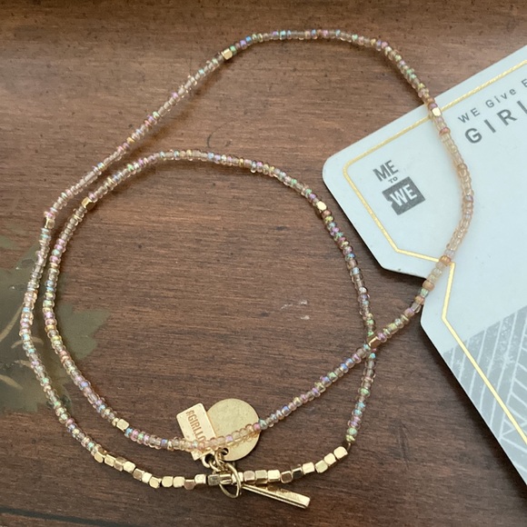 Lilly Singh GirlLove stretch bracelet/necklace and pin. Never worn - Picture 5 of 6